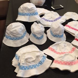 Baby bucket sun 🌞 blue with white